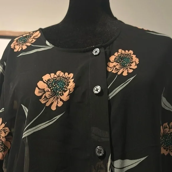 Cabi medium button down blouse   F - Picture 8 of 9